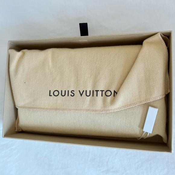 Louis Vuitton Sarah Wallet - Picture 2 of 12